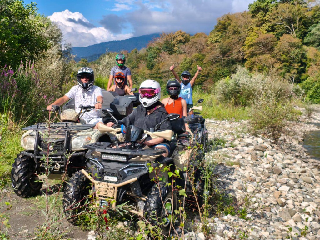 Квадроциклы на маршруте в Сочи